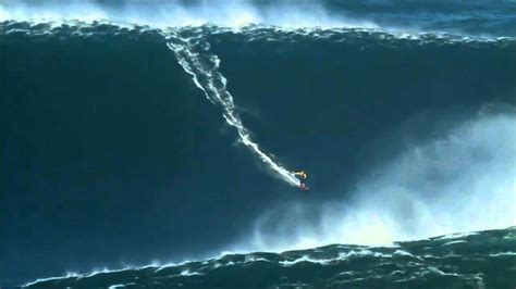 onda gigante na nazare surfer rides wave  world record video