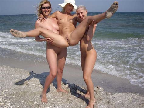 Swingers3  In Gallery 3 Nude Swinger Couples At Beach