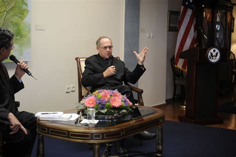 Alan Dershowitz Says Ghislaine Maxwell Should Be ‘presumed