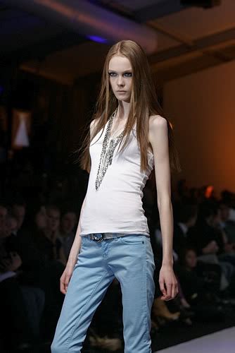 mademoiselle mia collarbone thinspo