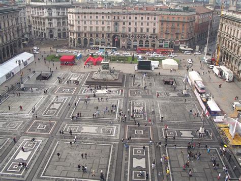 piazza del duomo history facts picture location