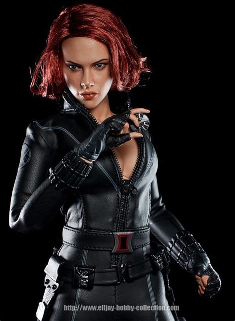 hot toys reveals black widow figure from the avengers