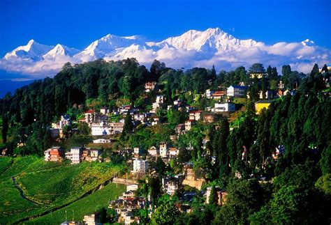 view of darjeeling with kanchenjunga in background west