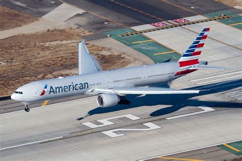 american airlines lays  extra flights  thanksgiving