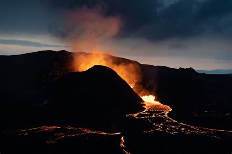 eruption volcanique en islande une fissure volcanique laisse