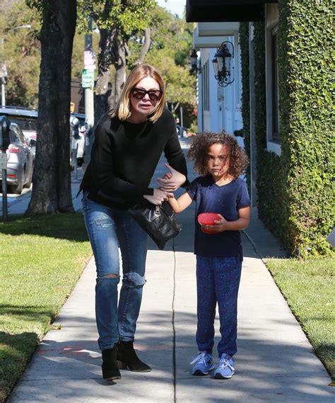 ellen pompeo nous présente son fils photos closer