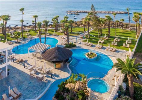 golden bay beach hotel  sterne luxushotel  larnaca zypern