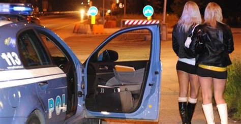 “polizia Di Stato Allontanate Prostitute Dalla Ss 16” Questura Di
