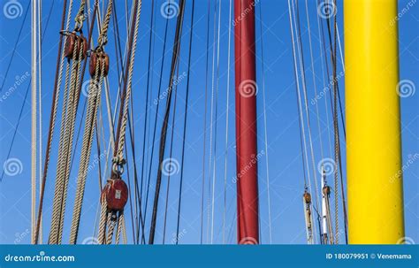 masten seile und seile auf segelschiffen stockbild bild von seilzug seilrolle