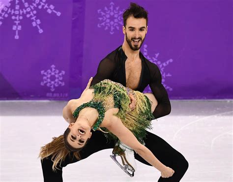 gabriella papadakis wardrobe malfunction during winter olympics routine