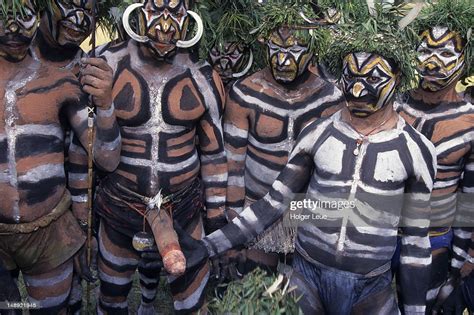 Papua New Guineans Of Duna Tribe Port Moresby Cultural