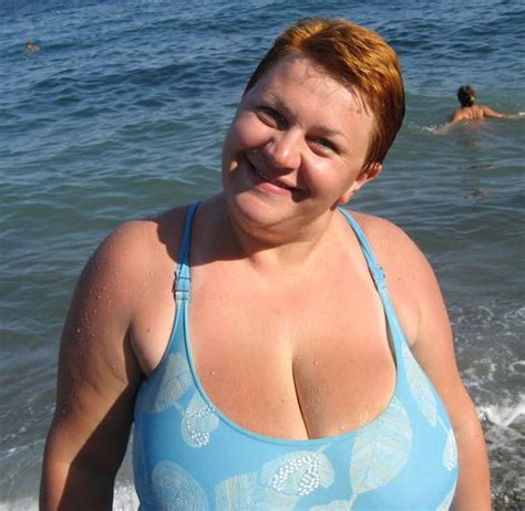 Busty Milf At The Beach 25 Pics Xhamster