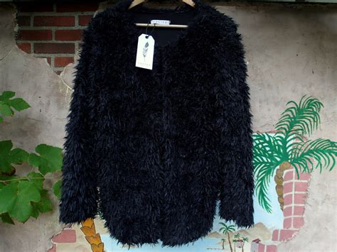 fluffy costes vest  people stare