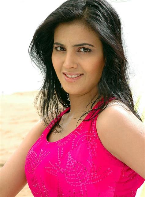 film news kerala 8 actress anuradha mehta beach photos