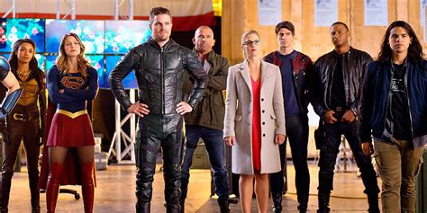 The Arrowverse S Heroes Welcome Supergirl In New Crossover
