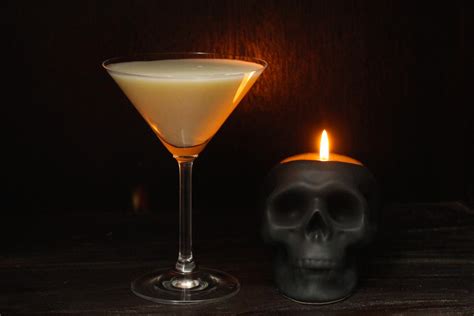 Halloween Liquified Ghost Cocktail — Chic Party Ideas