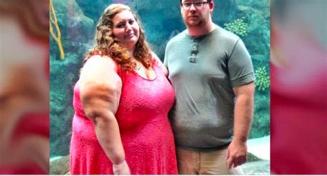 woman celebrates losing 300 pounds by wearing the same outfits in her