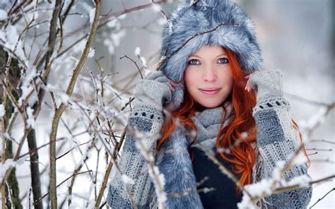 women redhead long hair wavy hair model smiling women outdoors trees sweater blue eyes winter