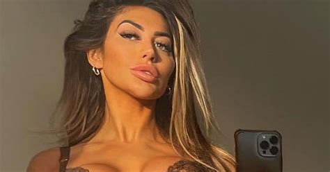 Chloe Ferry Hailed Too Perfect As She Bares Curves In Nude Push Up