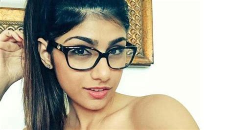 mia khalifa notorious porn star under fire for virgin mary tweet