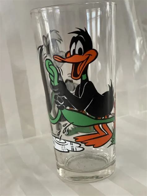 Vintage 1976 Pepe Le Pew Daffy Duck Pepsi Collectors Glass Looney Tunes
