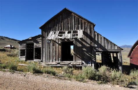 idaho ghost town  perfect   autumn day trip ghost