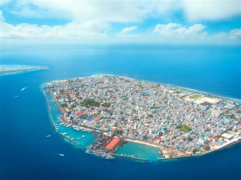 rise  community tourism   resort dominated maldives