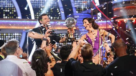 watch celebs behind the scenes at the dancing with the stars finale maks and meryl talk
