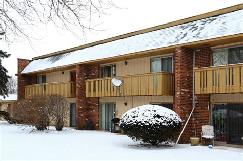 spring hill apartments   locust dr sleepy hollow il  apartment finder