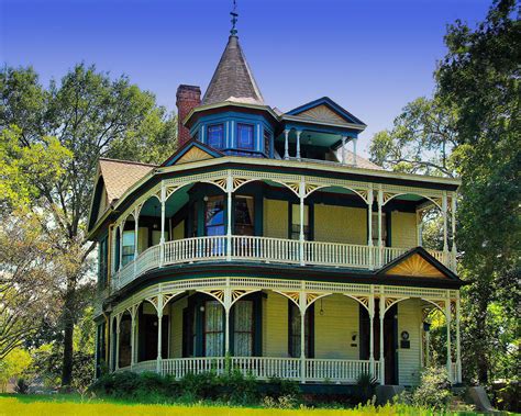 historic victorian homes   great state  texas  minute