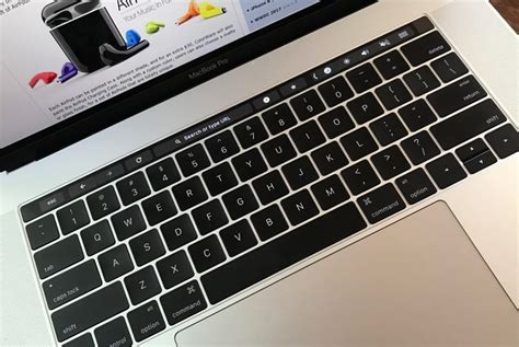 clean  macbook keyboard effectively