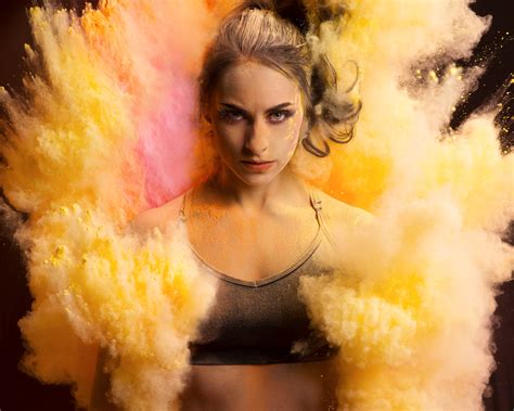 commercial photographer aaron anderson shot  colored powder explosion fstoppers
