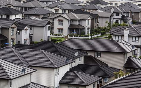 foreigners  snapping   zealand homes    bloomberg