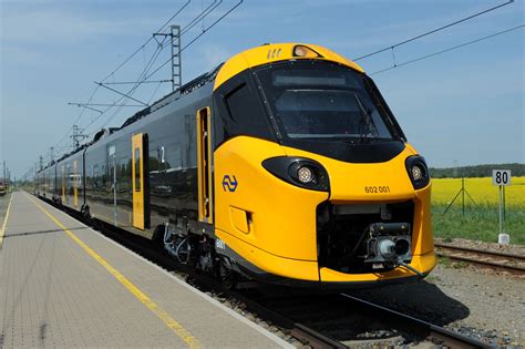 nieuwe intercity direct trein maakt eerste meters zakenreisnieuws