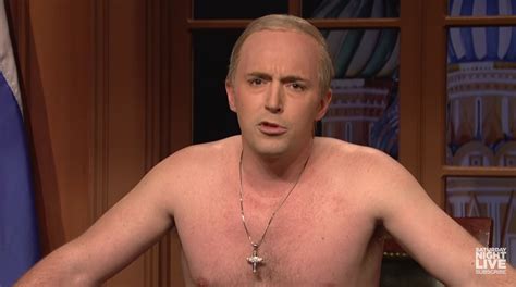 in snl s first post inauguration episode putin roasts trump on crowd