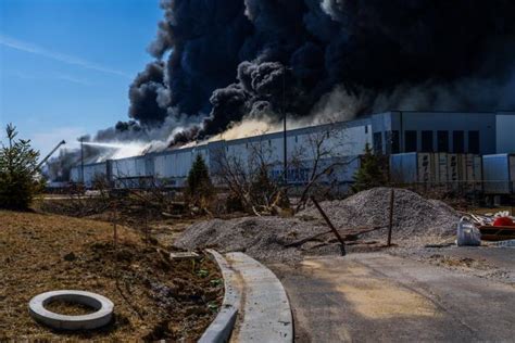 fire  walmart distribution center   toxic debris  nearby neighborhoods