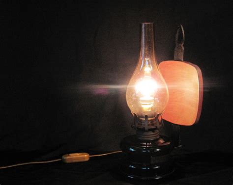 la lampe  lhuile ancienne luminaire esthetique  pratique