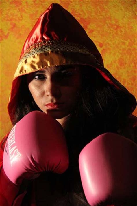 women s boxing brenda flores biography