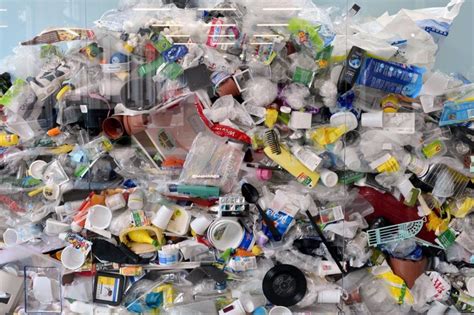 schweizer regierung nimmt kampf gegen plastikmuell auf basler zeitung
