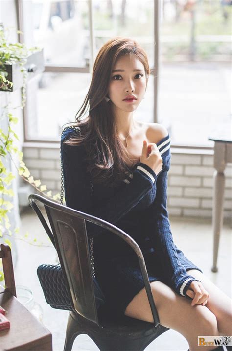 Jung Yoon Gorgeous Fair Skinned Korean Fashion Model 【buzz Girls】