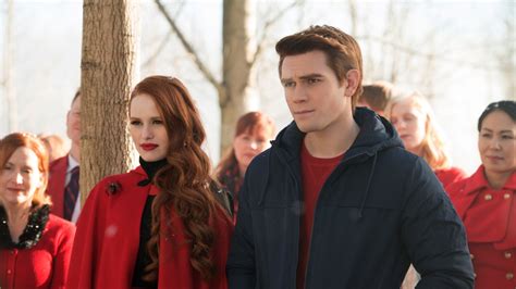 Riverdale Recap Archie And Cheryl Blossom Sitting