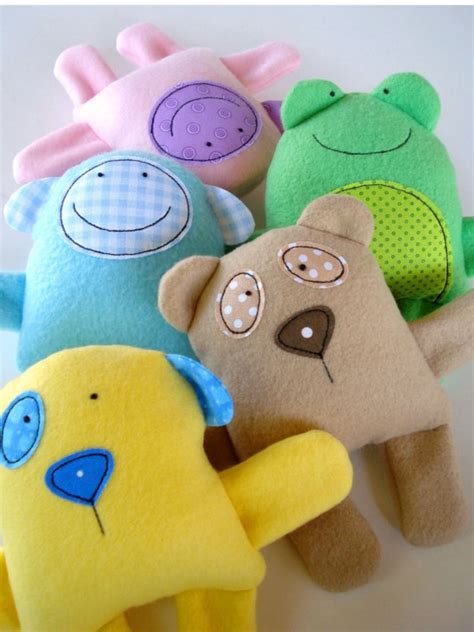 simple stuffed fleece toys juguetes de fieltro coser juguetes coser
