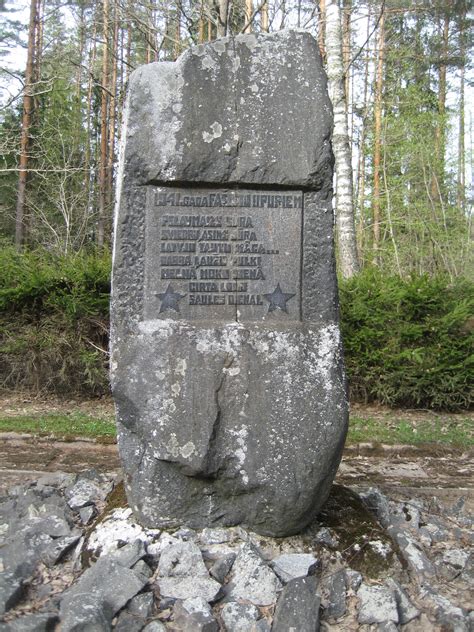 valmiera kelderleja holokausta memorialas vietas latvija