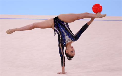 Rhythmic Gymnastics Russian Averina Twins Qualify On Top Ahead Of
