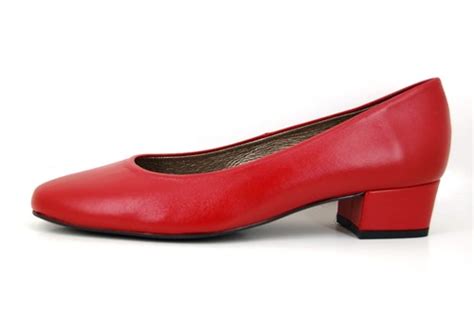 red pumps  heel small size pumps stravers shoes