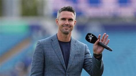 kevin pietersen  hand england   world cup trophy  chelsea   handed  epl