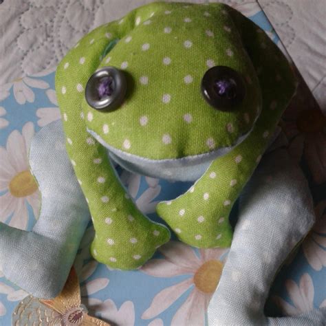 meet froggy   frog softie pattern sew  softie sewing stuffed