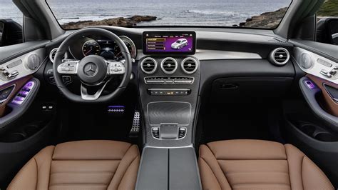 Mercedes GLC 200 d 2019: interni, configuratore, motori