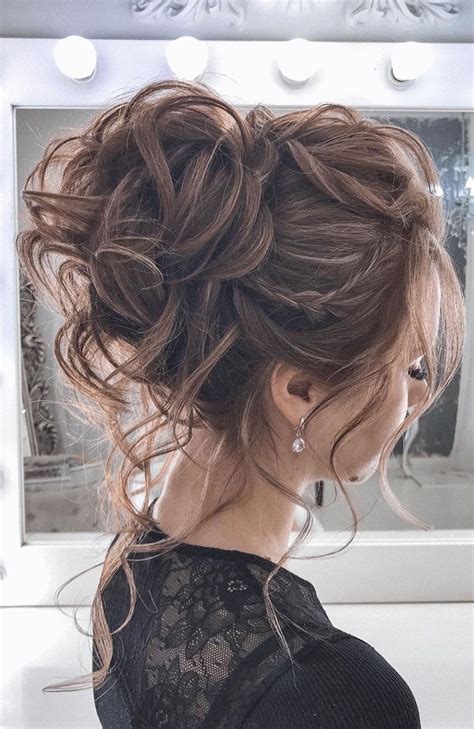 Pin By Grace Crook On Hair In 2020 Messy Hair Updo Chic Hairstyles