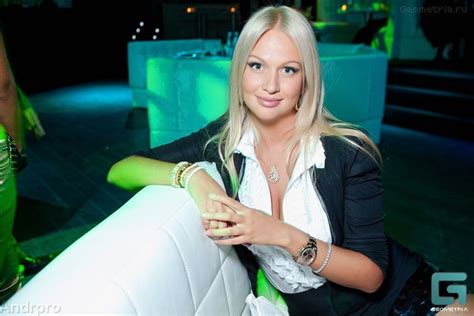 Russian Model Victoria Lopyreva Wearing Wristwatch 26